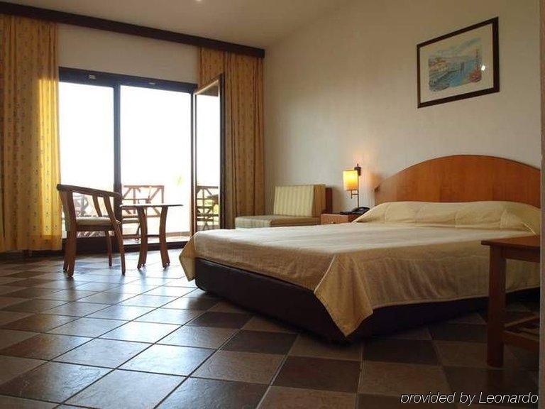 Aristoteles And Hotel