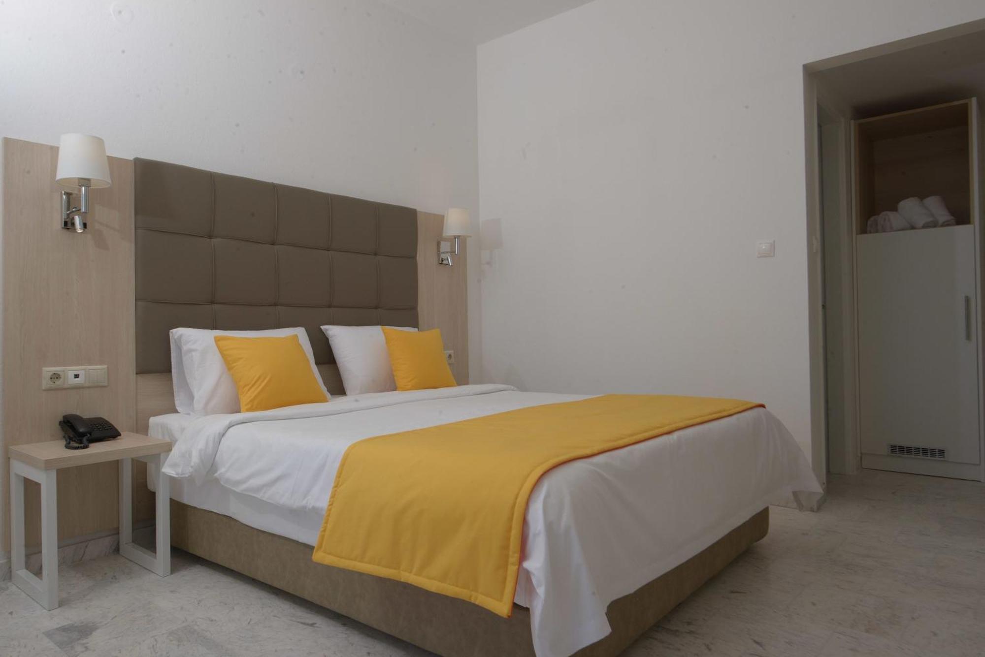 Aristoteles And Hotel 4*